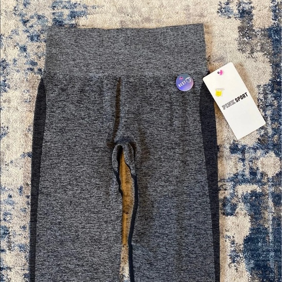 NWT Women’s PINK Seamless Workout Tights - Picture 3 of 8